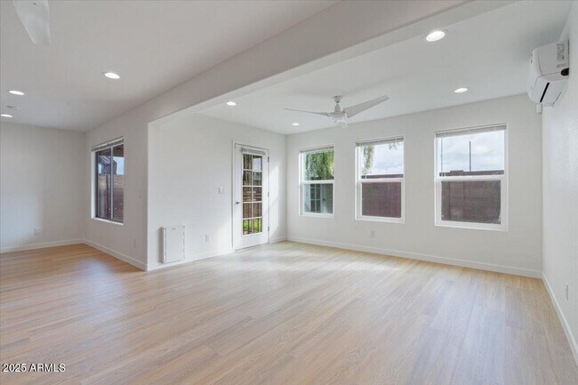 Building Photo - 21233 N 30th Ave