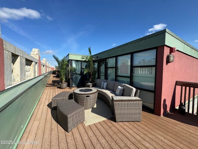 Building Photo - 604 S 3rd St