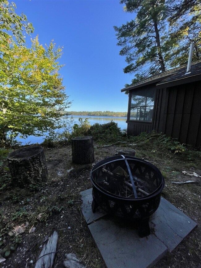 Building Photo - 689 Peabody Pond Rd