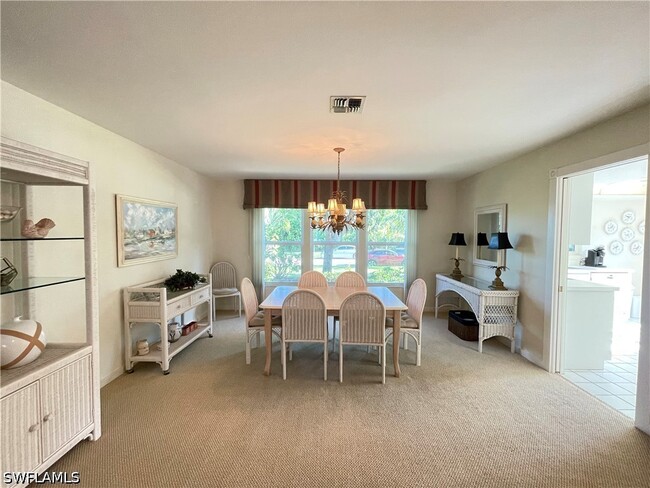 Building Photo - 254 6th Ave S