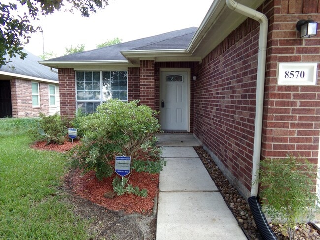 Building Photo - 8570 Chaletford Dr