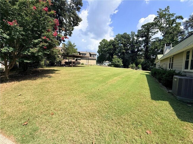 Building Photo - 6708 Bass Cir