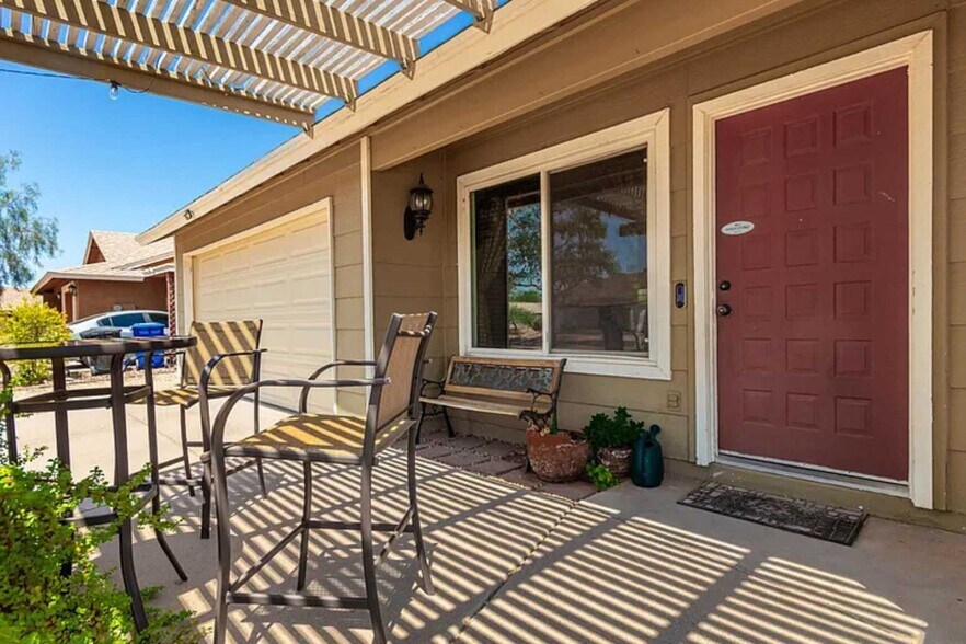 Building Photo - 716 E Hackamore St