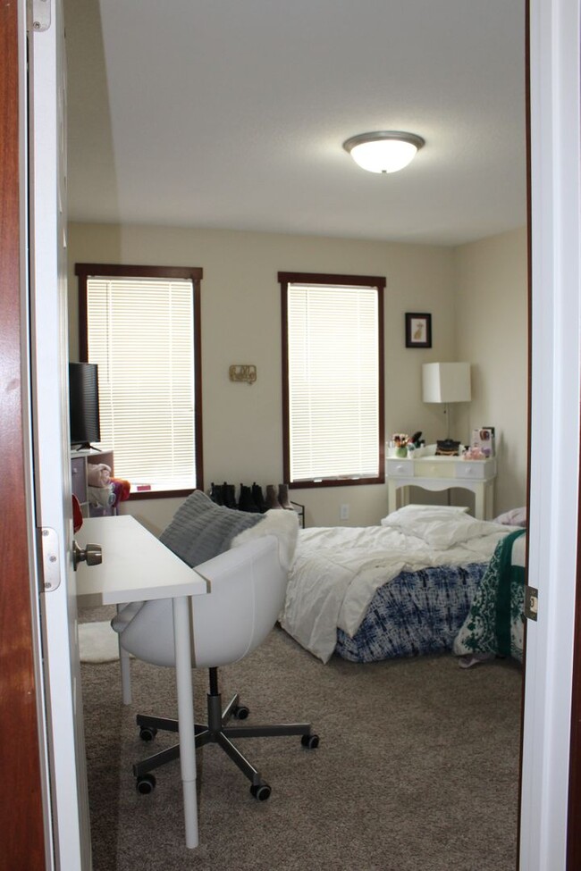 Building Photo - Single Family Home
