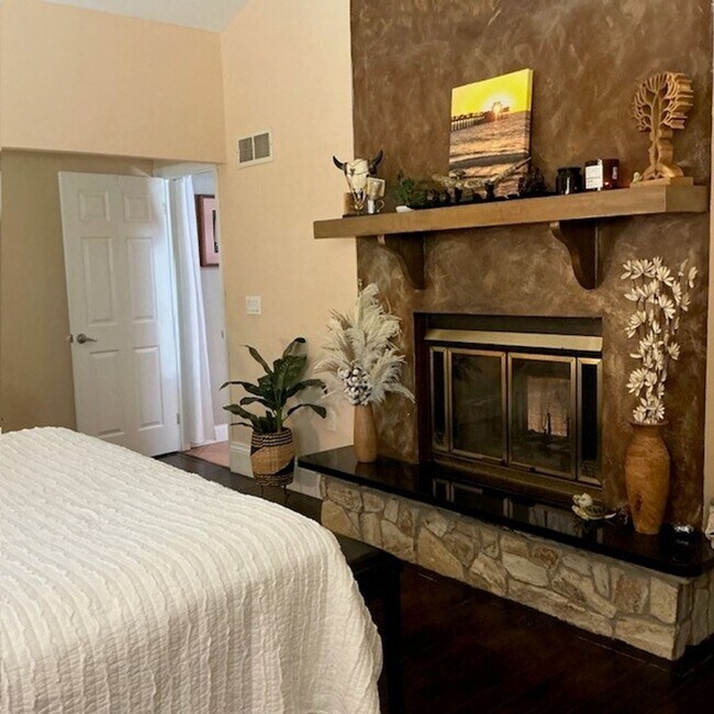 Building Photo - Seasonal Rental Home in Flamingo Estates