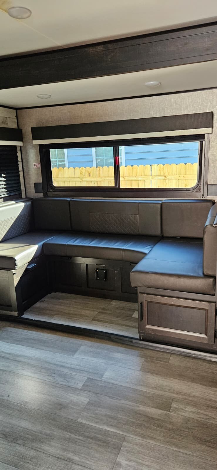 Building Photo - 206 New Iris Ln