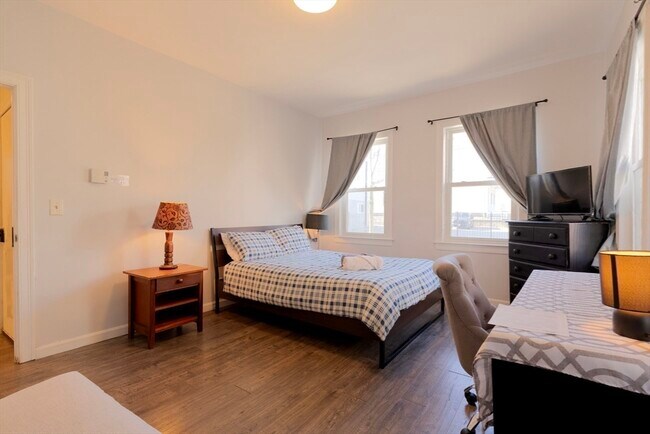 Building Photo - 157 Perkins St