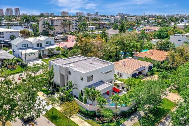 Building Photo - 544 N Victoria Park Rd