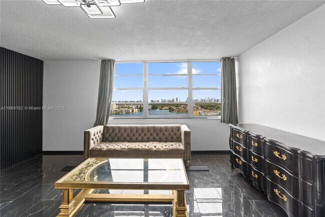 Building Photo - 1351 NE Miami Gardens Dr