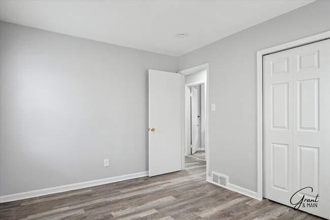 Building Photo - $1250 3 bedroom bungalow