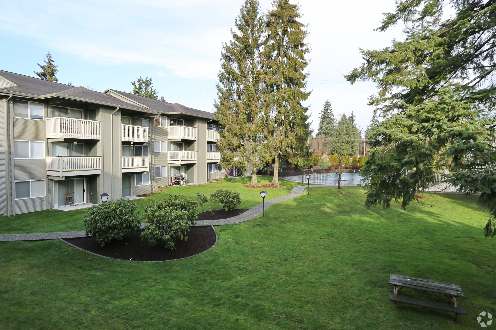 Building Photo - Bluffs at Evergreen