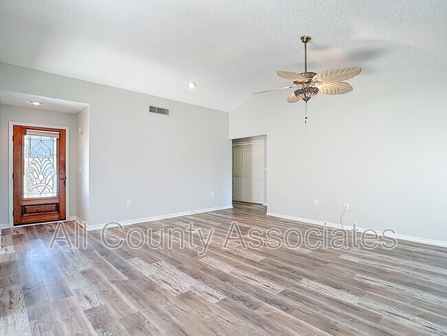 Building Photo - 1007 S Pointe Alexis Dr