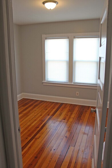 Building Photo - 325 Firth Street