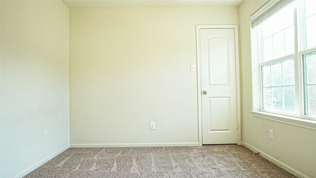 Building Photo - 10510 Pine Landing Dr