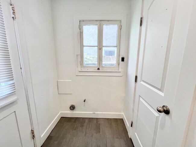 Building Photo - 45 65th Pl