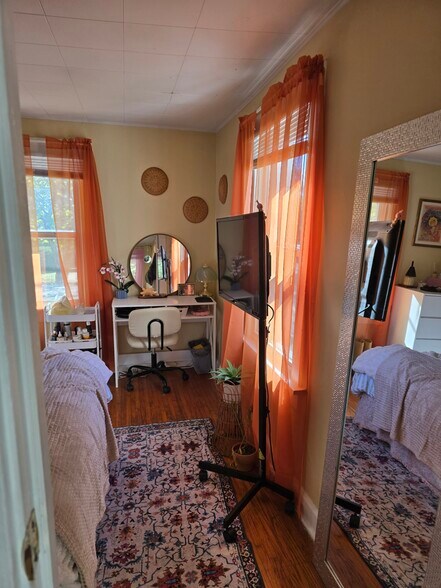 Building Photo - 1120 N Lincoln St