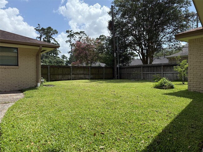 Building Photo - 5007 Shady Nook Ct