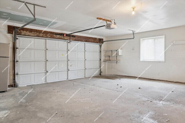 Building Photo - Rare Rental! Beautiful 1900 sq ft 3-bedroo...