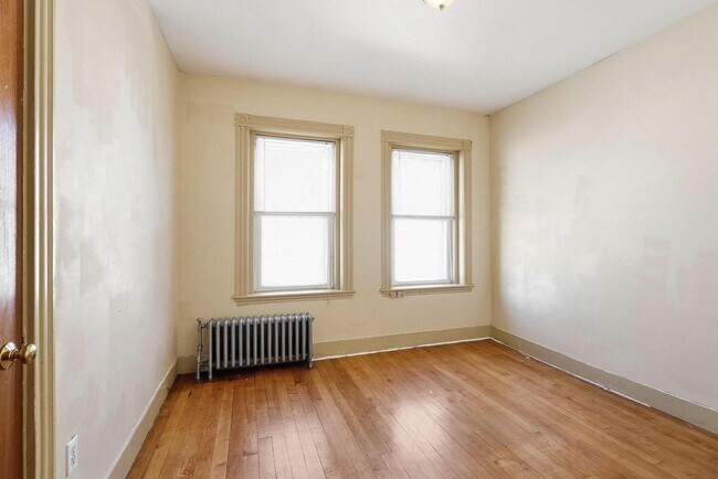 Building Photo - 32 Ashley St