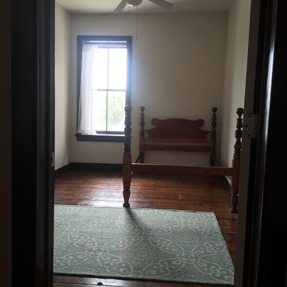 Building Photo - 12 Front St