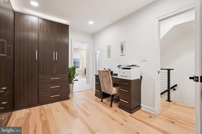 Building Photo - 4353 Westover Pl NW