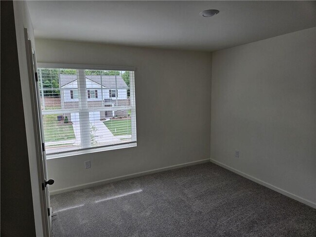Building Photo - 326 Silverton Dr