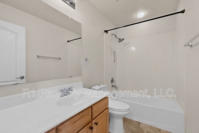 Building Photo - 2323 Margarita Dr SE