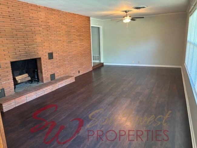 Building Photo - Spacious, bright updated 4 bedroom 3 bath close to campus!!