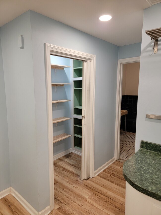 Building Photo - 73 Huntington Hills Ctr