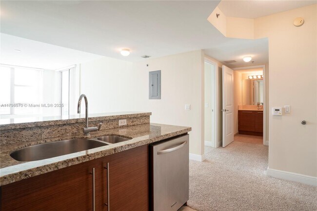 Building Photo - 2681 N Flamingo Rd
