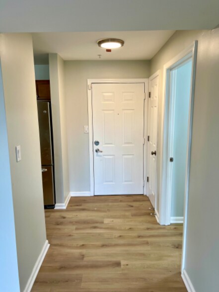 Building Photo - 14000 Farnsworth Ln