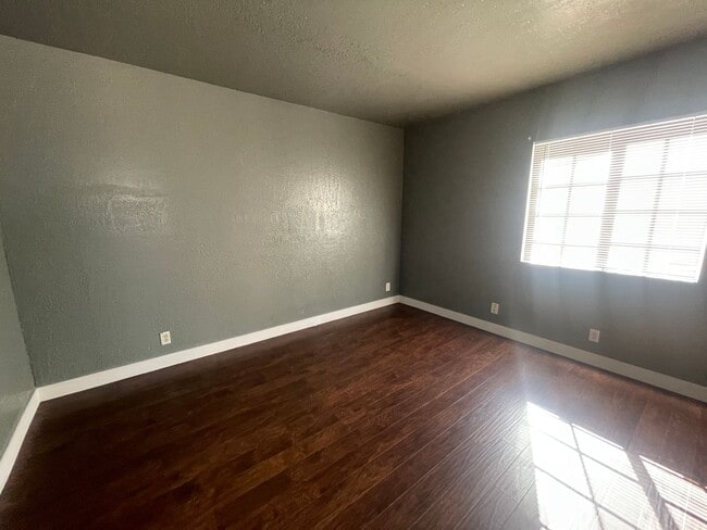 Building Photo - Beautiful, Spacious 3 Bedroom Property in ...