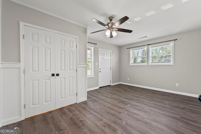Building Photo - 261 Lagrange St