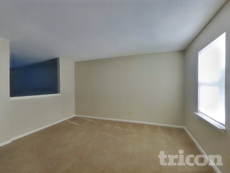 Building Photo - 13460 N Carwood Ct