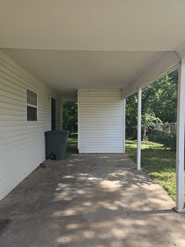 Building Photo - 2407 Medaris Rd NW