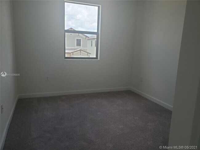 Building Photo - 11036 W 35th Way