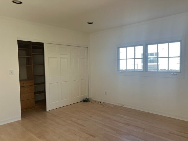 Famly Bedroom - 13228 Margate St