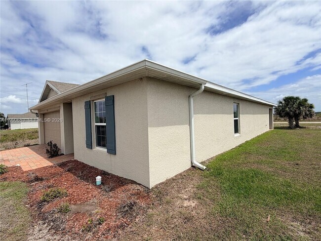 Building Photo - 513 Ella Jean Pl