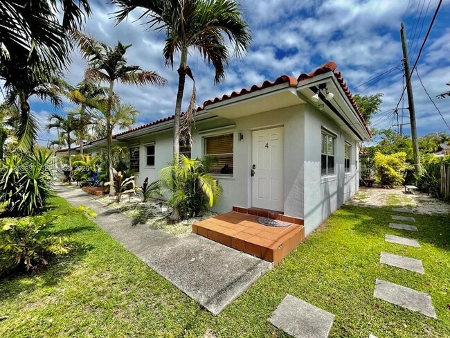 Building Photo - 1130 NE 81st St