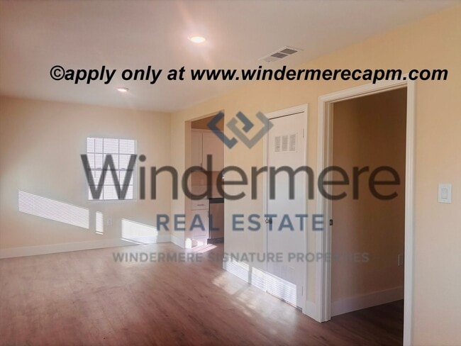 Building Photo - Beautifully Remodeled 3 Bedroom, 2 Bath Home on Large Lot Available NOW!