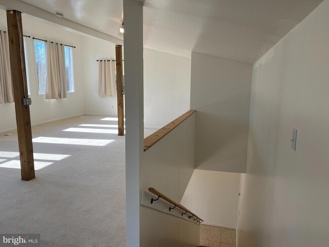 Building Photo - 856 Spriggs Rd