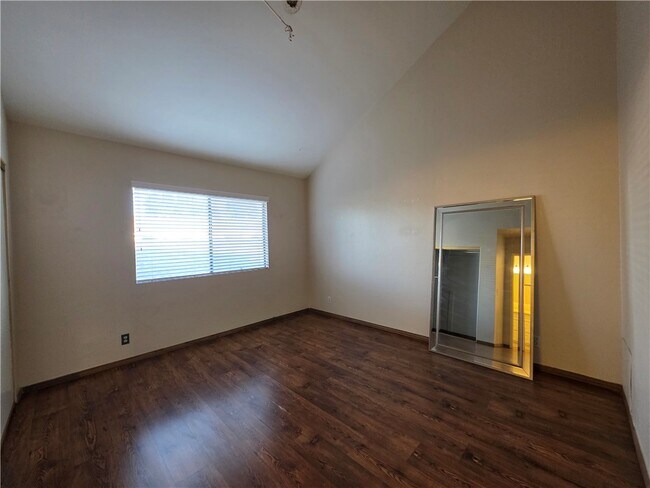 Building Photo - 1173 S Paula Dr