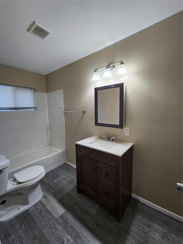 Building Photo - 8424 Bunche Dr