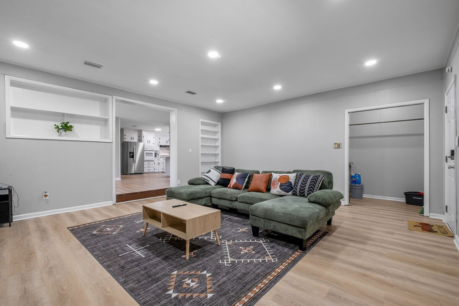 Building Photo - 214 Cactus St