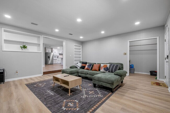 Building Photo - 218 Cactus St