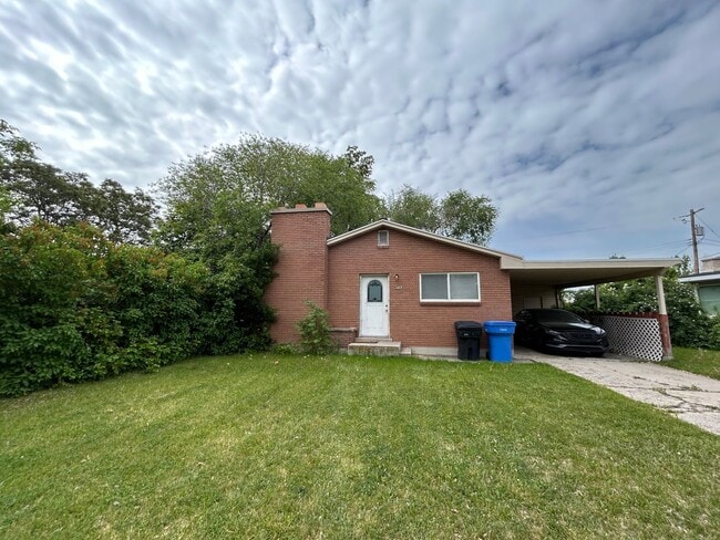 Building Photo - 3 Bed/1.5 Bath in a Cul-de-sac by Universi...