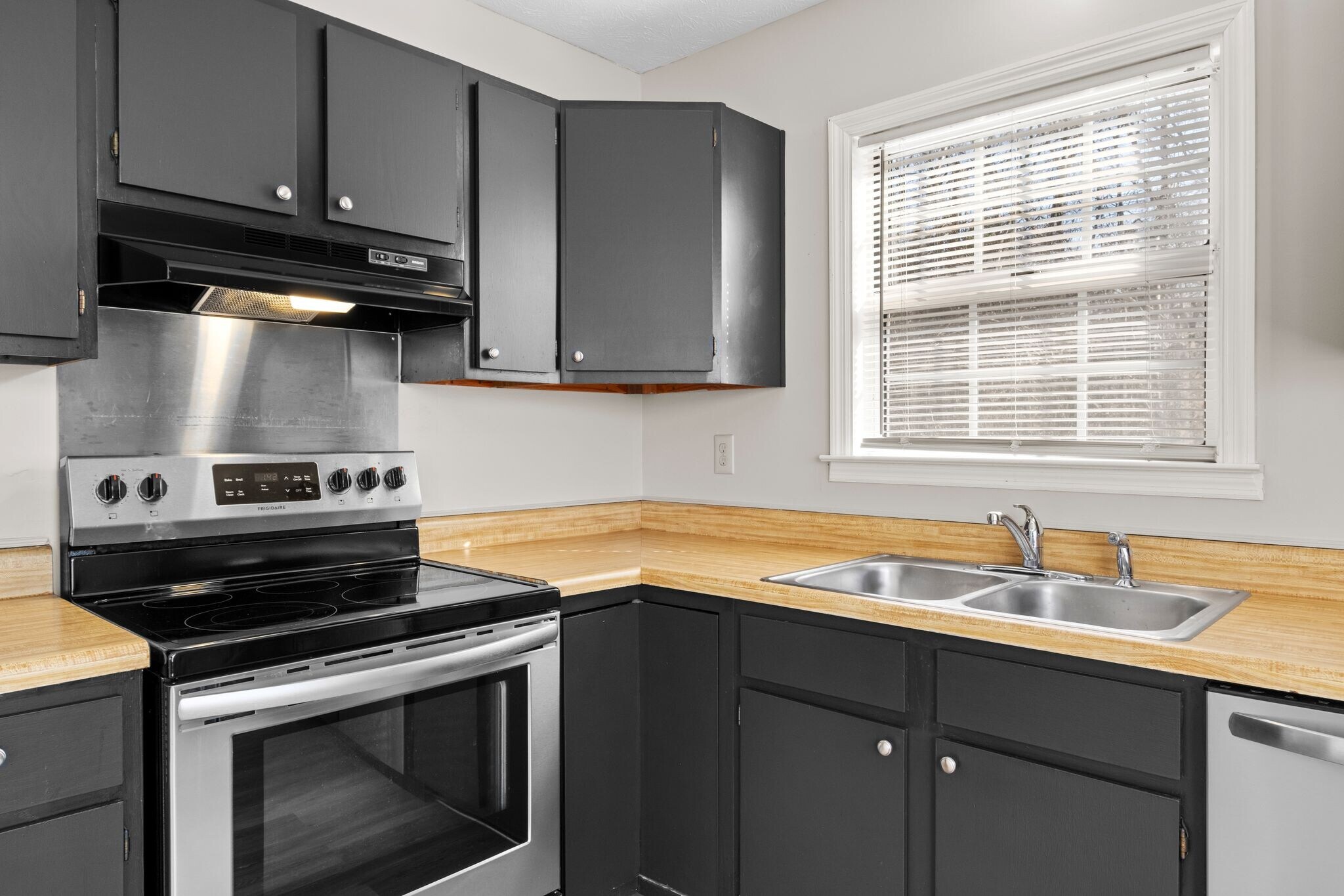 Building Photo - 2824 Airwood Dr