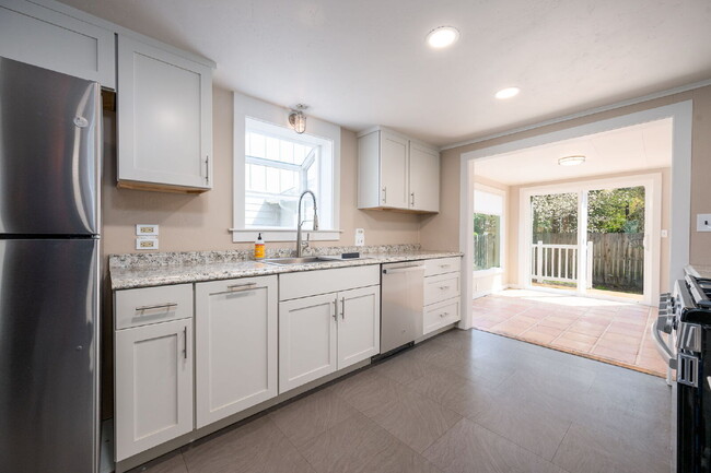Building Photo - "Charming 3-Bedroom Home Near the Old Mill"
