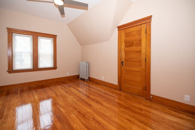 Building Photo - Convenient Location & Updated Amenities!