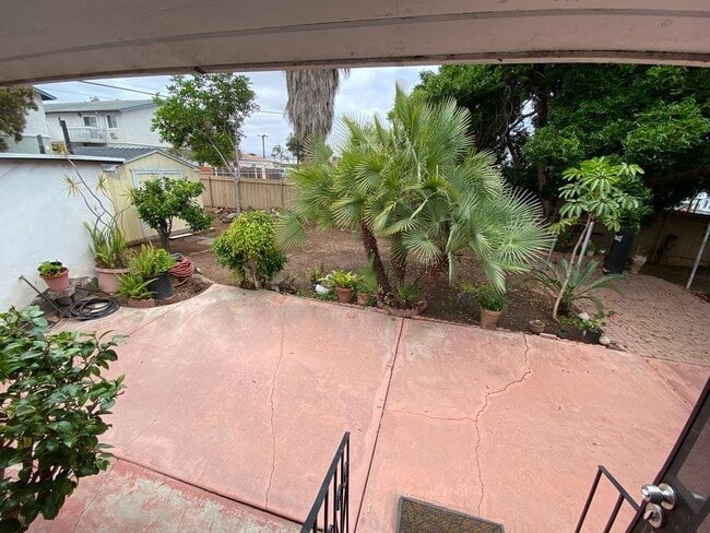 Building Photo - 3BR/2BA Single-Family House